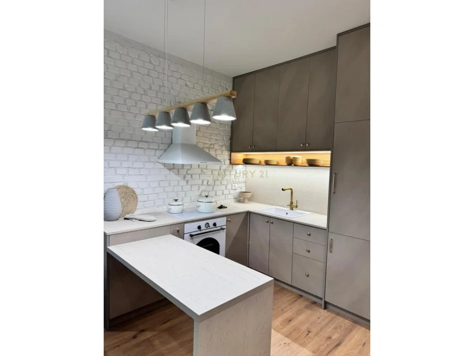 Tirane, jepet me qera apartament 2+1 Kati 2, 65 m² 900 € (MYSLYM SHYRI)