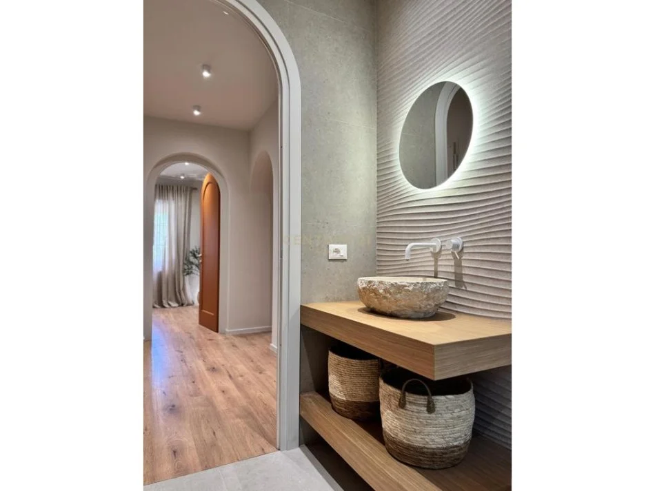 Tirane, jepet me qera apartament 2+1 Kati 2, 65 m² 900 € (MYSLYM SHYRI)