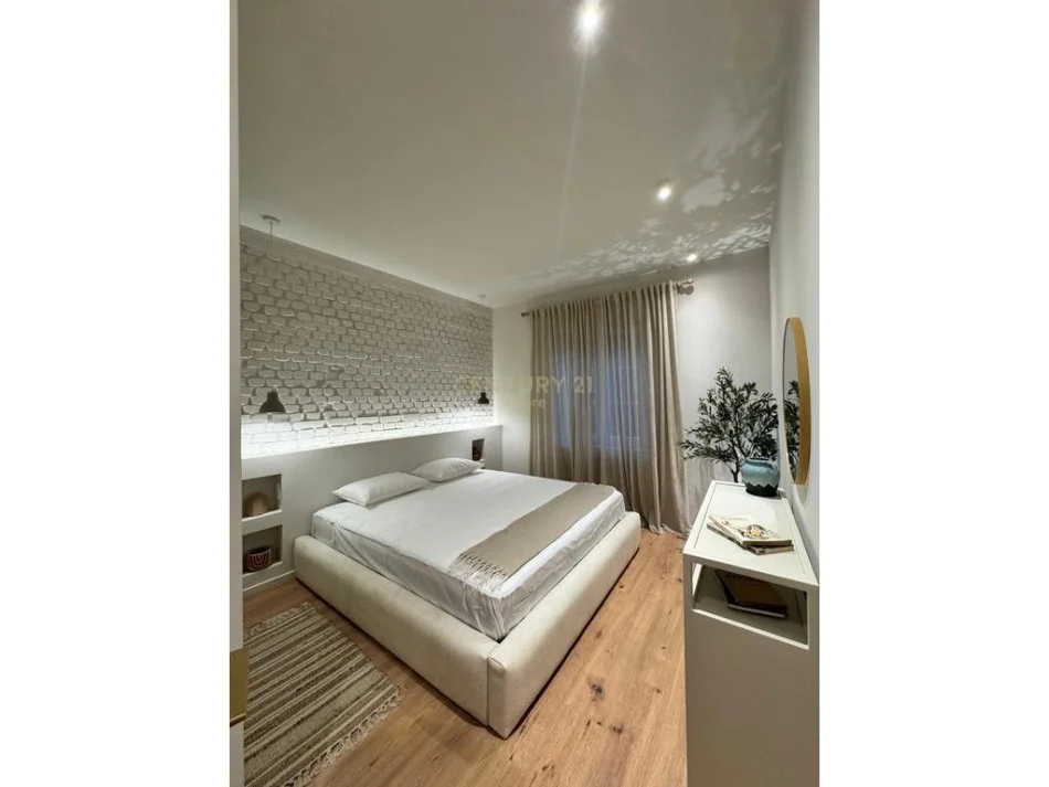 Tirane, jepet me qera apartament 2+1 Kati 2, 65 m² 900 € (MYSLYM SHYRI)