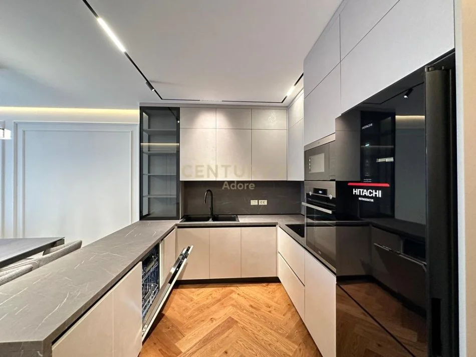 Tirane, jap me qera apartament 3+1 Kati 9, 150 m² 2.200 € (Mine oeza)