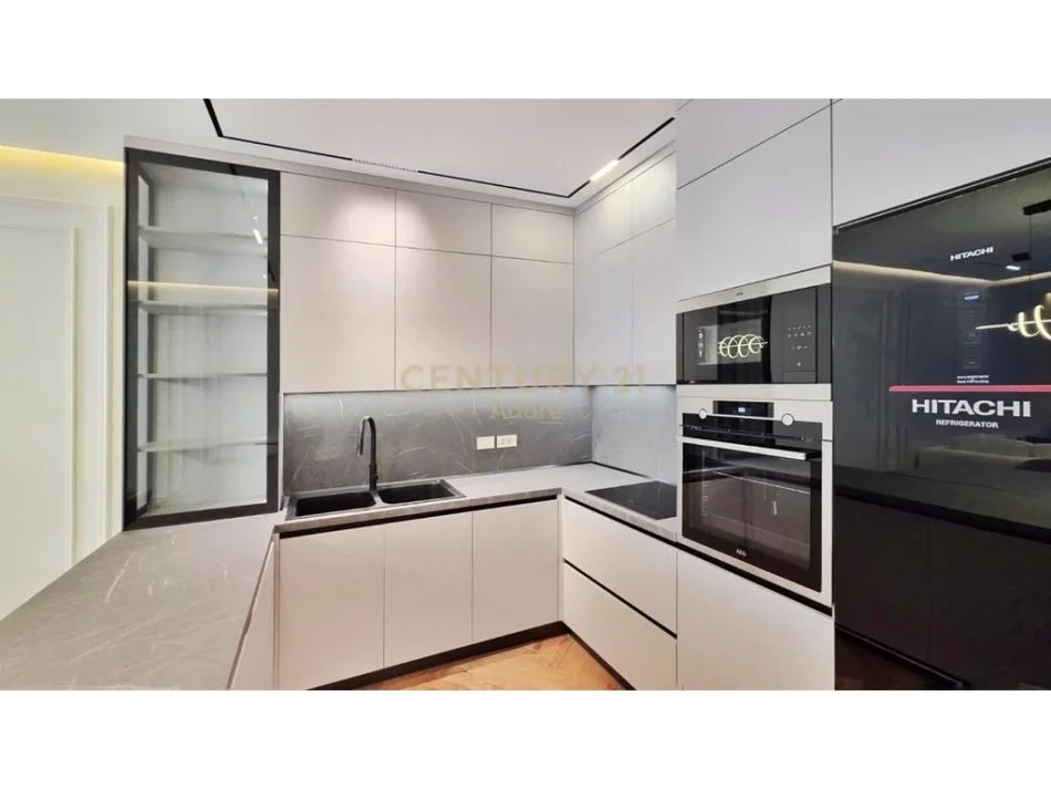 Tirane, jap me qera apartament 3+1 Kati 9, 150 m² 2.200 € (Mine oeza)