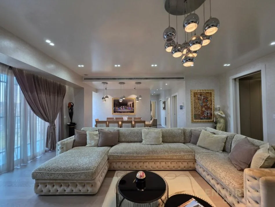 Tirane, shitet apartament 4+1 Kati 15, 240 m² 1.300.000 € 