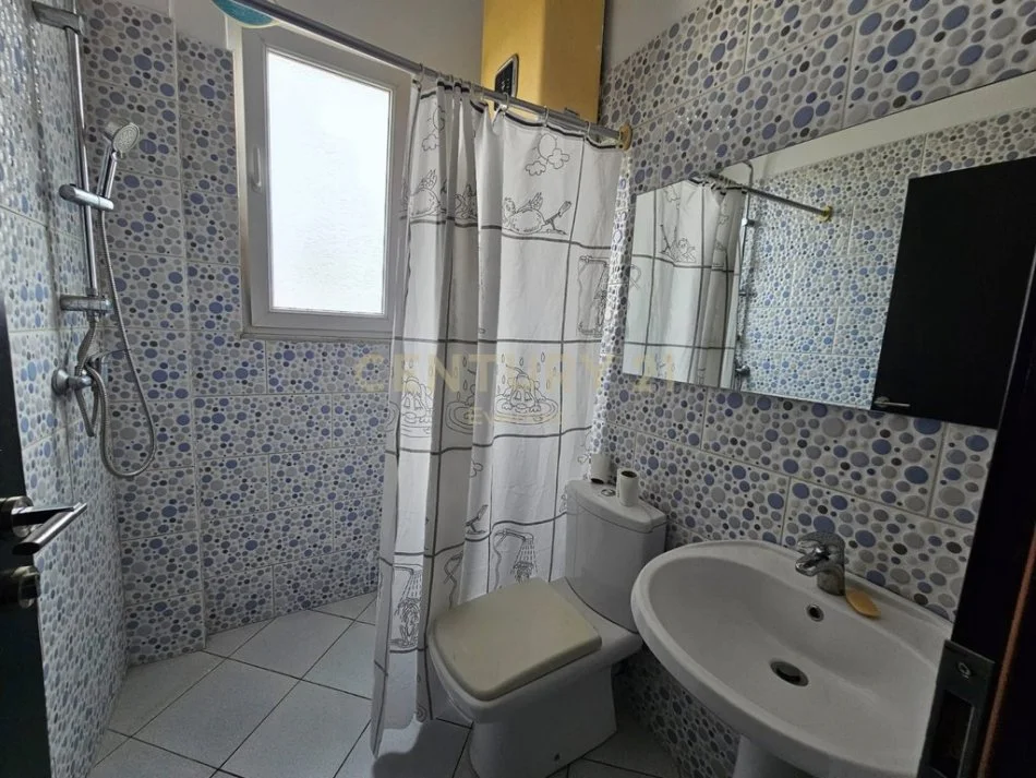 Tirane, jepet me qera apartament 2+1 Kati 4, 65 m² 500 € 