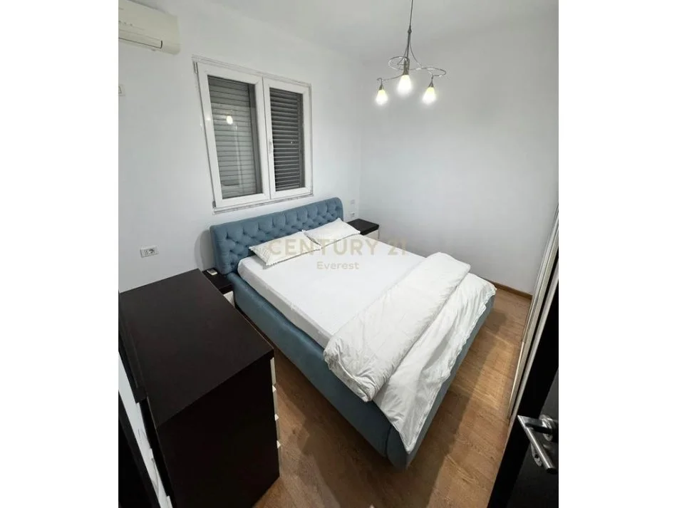 Tirane, jepet me qera apartament 2+1 Kati 4, 65 m² 500 € (Prane Bulevardit te Ri)