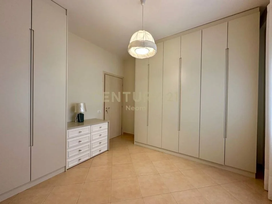Tirane, jap me qera apartament 3+1 Kati 1, 116 m² 750 € (Rruga Peti)