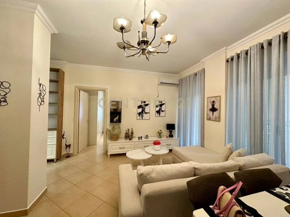 Tirane, jap me qera apartament 3+1 Kati 1, 116 m² 750 € (Rruga Peti)