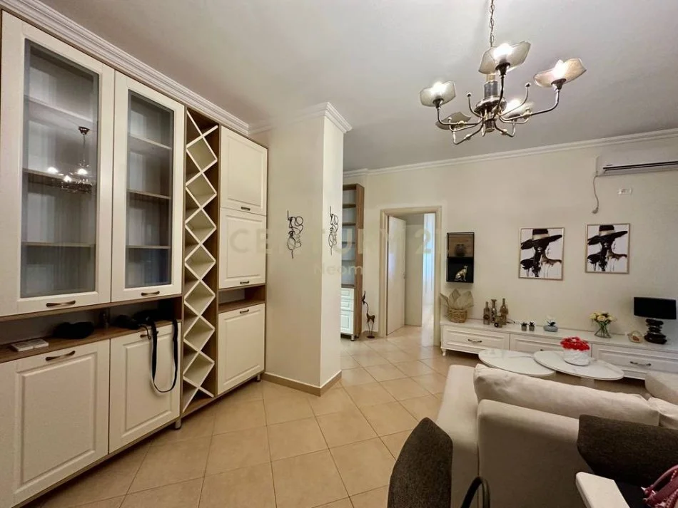 Tirane, jap me qera apartament 3+1 Kati 1, 116 m² 750 € (Rruga Peti)