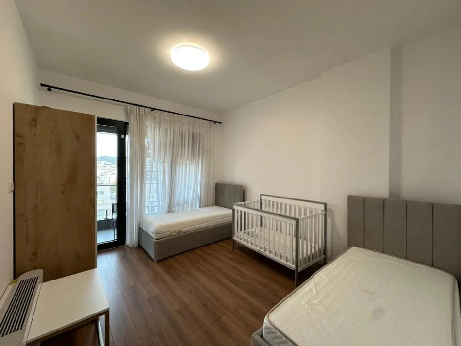 Tirane, jepet me qera apartament 2+1 Kati 10, 125 m² 1.200 € 