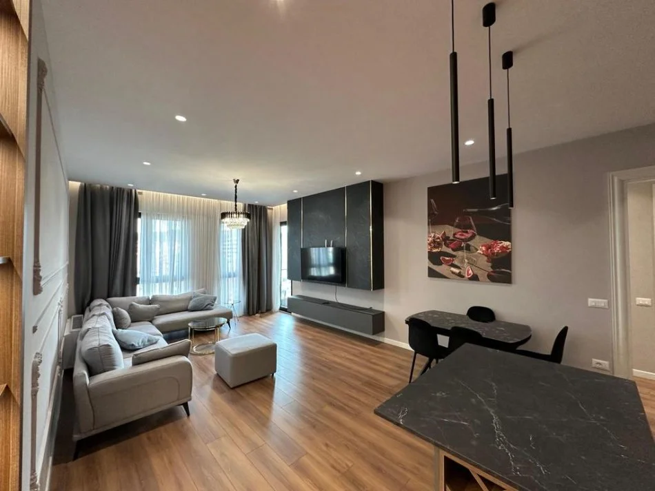 Tirane, jepet me qera apartament 2+1 Kati 10, 125 m² 1.300 € (Square 21)