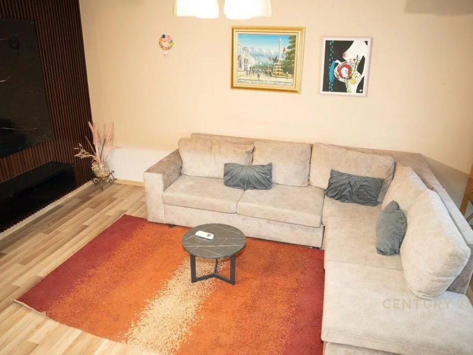 Tirane, jepet me qera apartament 1+1 Kati 3, 59 m² 525 € (Irfan Tomini)