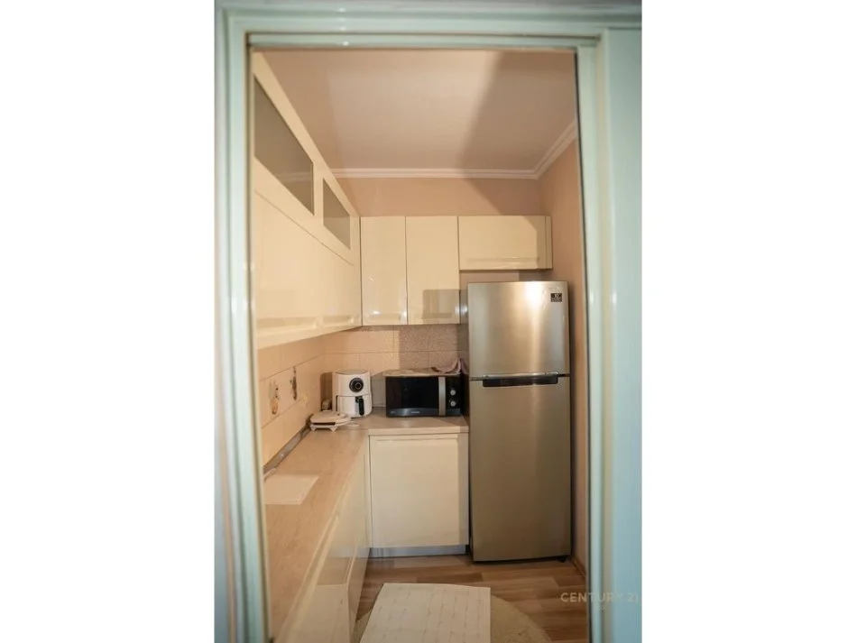 Tirane, jepet me qera apartament 1+1 Kati 3, 59 m² 525 € (Irfan Tomini)