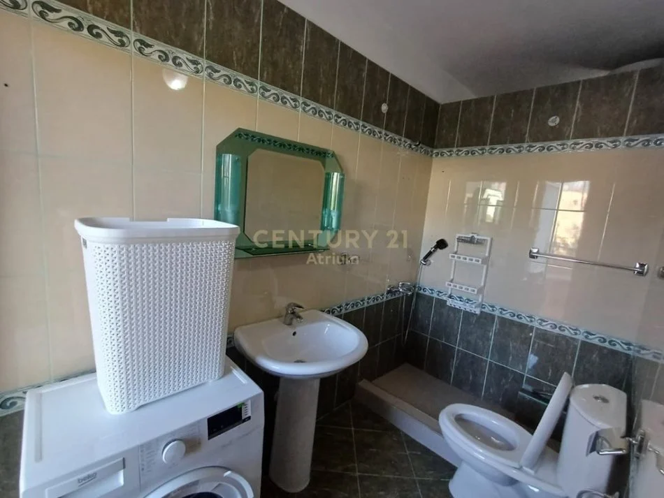 Tirane, jepet me qera apartament 2+1 Kati 4, 71 m² 600 € (Mtaerniteti i Ri)