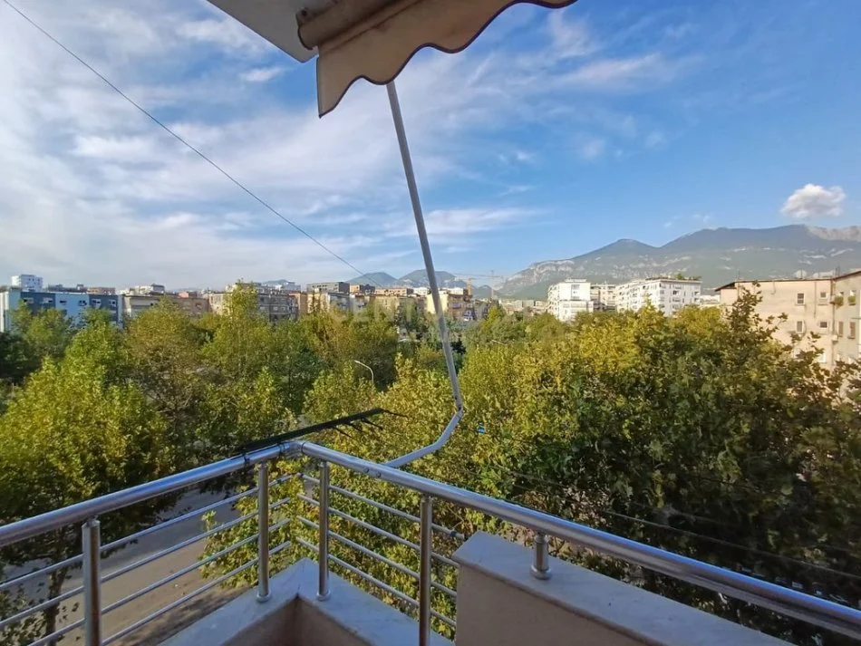 Tirane, jepet me qera apartament 2+1 Kati 4, 71 m² 600 € (Mtaerniteti i Ri)