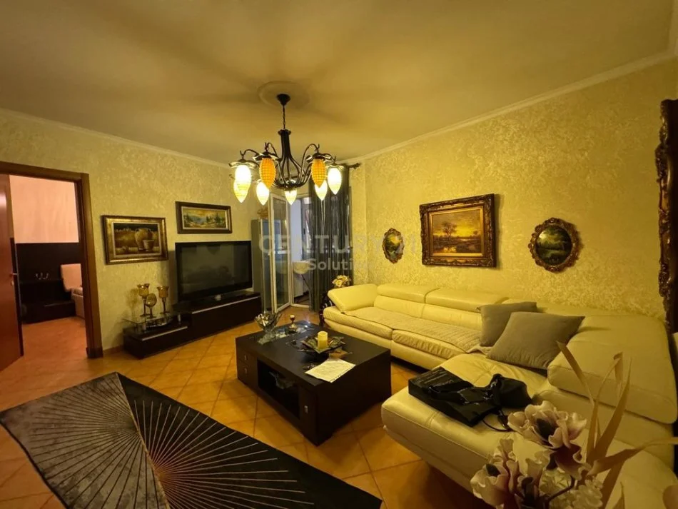 Tirane, jepet me qera apartament 1+1 Kati 5, 75 m² 730 € (AIR ALBANIA)