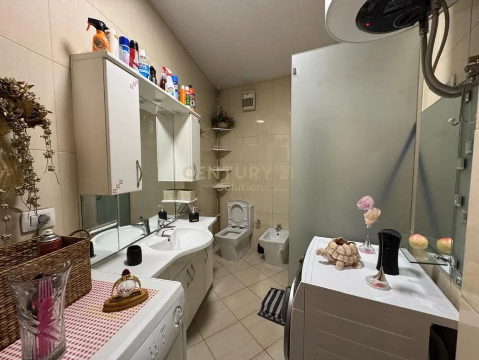 Tirane, jepet me qera apartament 1+1 Kati 5, 75 m² 730 € (AIR ALBANIA)