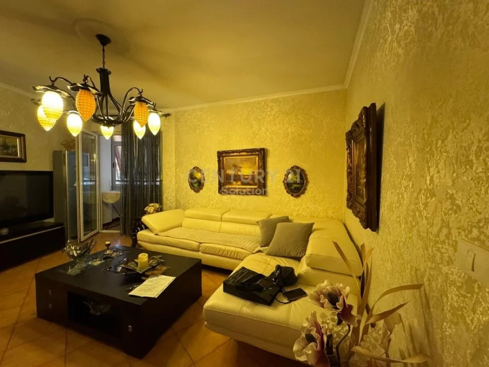 Tirane, jepet me qera apartament 1+1 Kati 5, 75 m² 730 € (AIR ALBANIA)