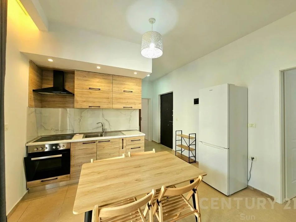 Tirane, jepet me qera apartament 2+1 Kati 2, 100 m² 500 € 