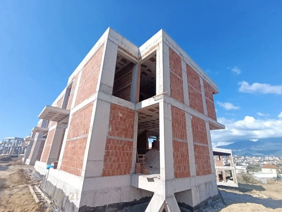 Tirane, shitet Vile 3+1 Kati 1, 324 m² 709.500 € (Rruga Ramazan Topoja)