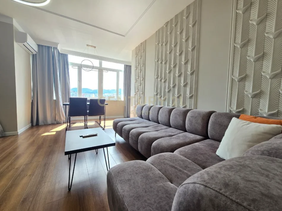 Tirane, shitet apartament 3+1+Ballkon Kati 7, 106 m² 320.000 € (stadiumi dinamo)