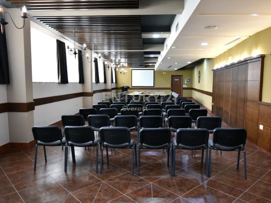Tirane, jepet me qera hotel Kati 5, 8.079 m² 45.000 € (Farke)