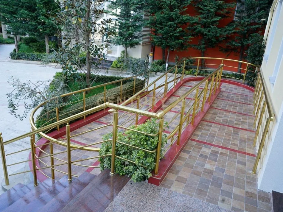Tirane, jepet me qera hotel Kati 5, 8.079 m² 45.000 € (Farke)