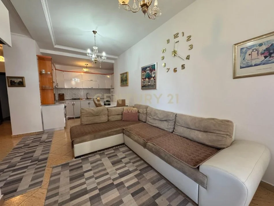 Tirane, jepet me qera apartament 2+1 Kati 6, 90 m² 400 € (Restorant Deliu,Fresk)
