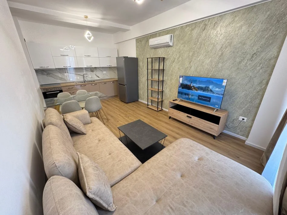 Tirane, jepet me qera apartament 1+1 Kati 2, 53 m² 450 € (Rezidenca oxa)