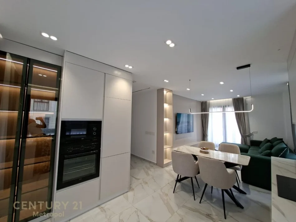 Tirane, shitet apartament 3+1 , 112 m² (astir)