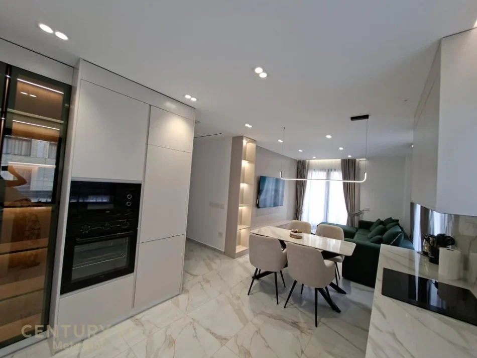 Tirane, shitet apartament 3+1 , 112 m² (astir)