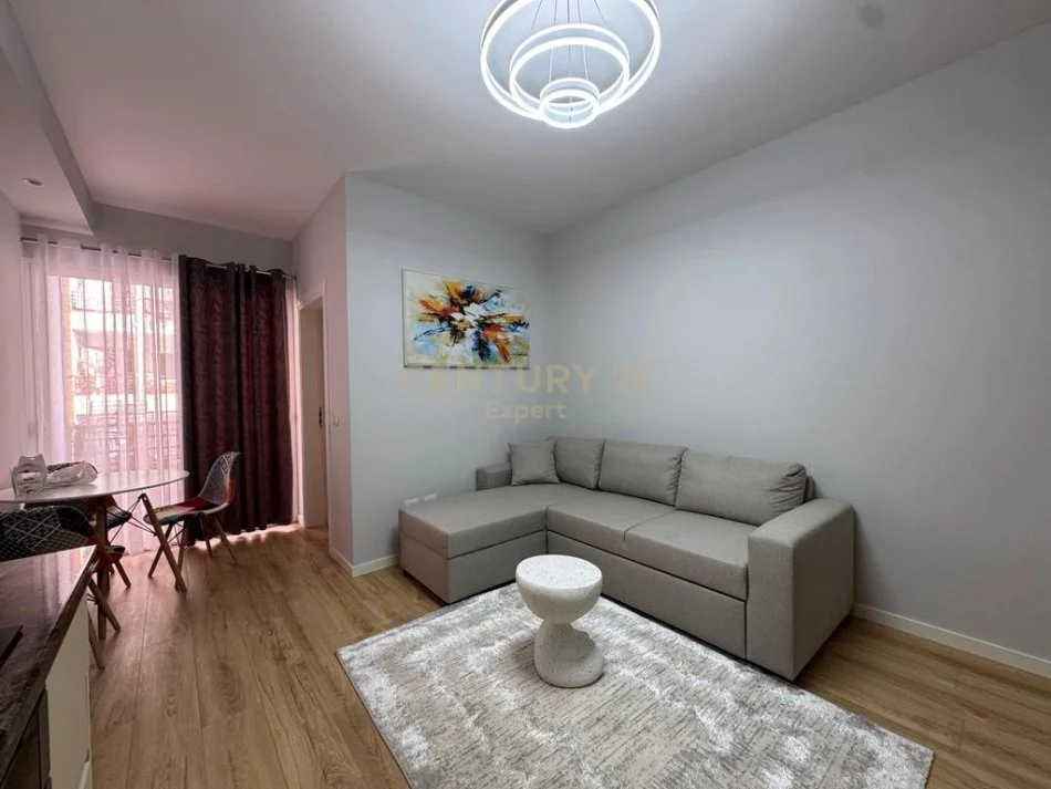 Tirane, jepet me qera apartament 1+1 Kati 3, 55 m² 430 € (Yzberisht)