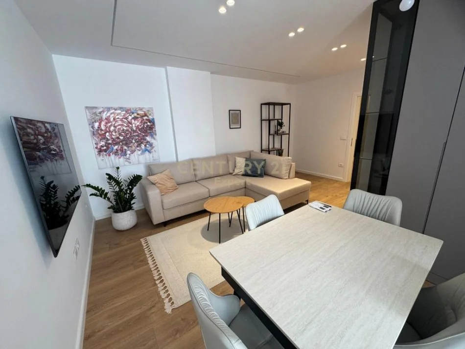 Tirane, jepet me qera apartament 1+1 Kati 7, 62 m² 700 € (RRUGA MINE PEZA)