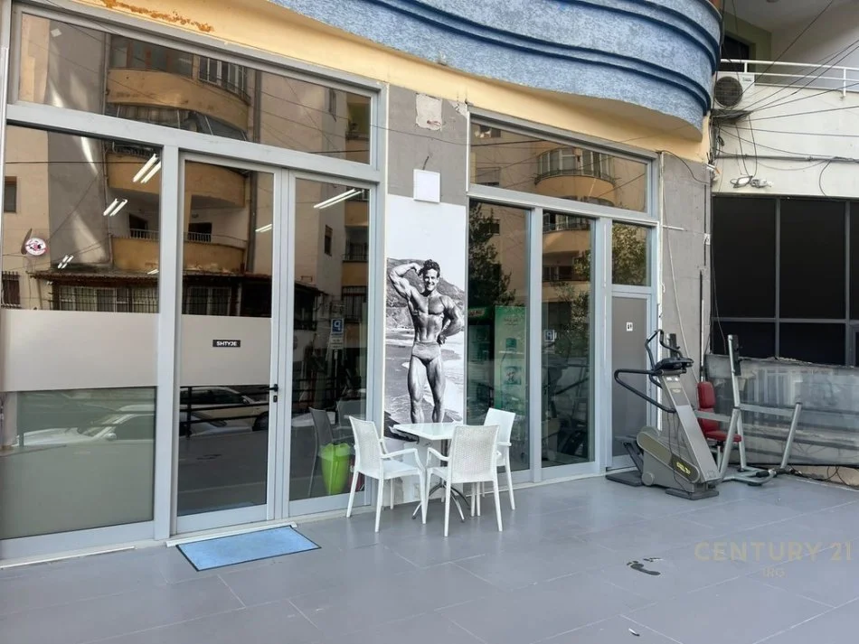Tirane, jepet me qera ambjent biznesi Kati 0, 165 m² 1.800 € (komuna e parisit)