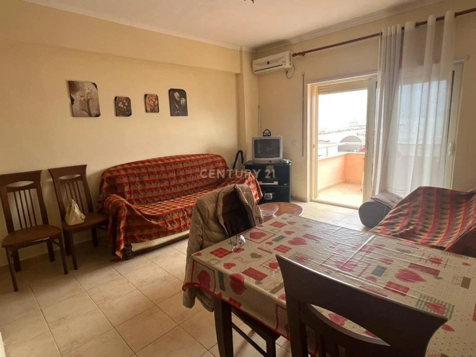 Durres, jepet me qera apartament 1+1 Kati 2, 56 m² 350 € (Rruga Pavarsia Durres)