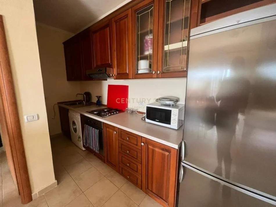 Durres, jepet me qera apartament 1+1 Kati 2, 56 m² 350 € (Rruga Pavarsia Durres)