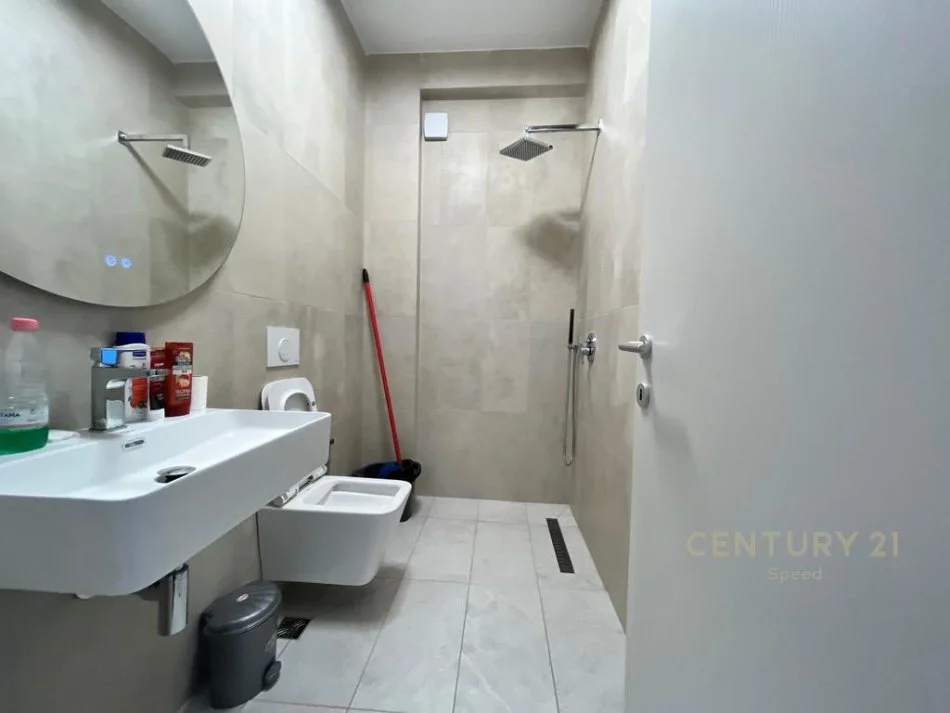 Shqiperi, jepet me qera apartament Kati 5, 100 m² 750 € (Ne Rrugen Jordan Misja prane Bulevardit te Ri)