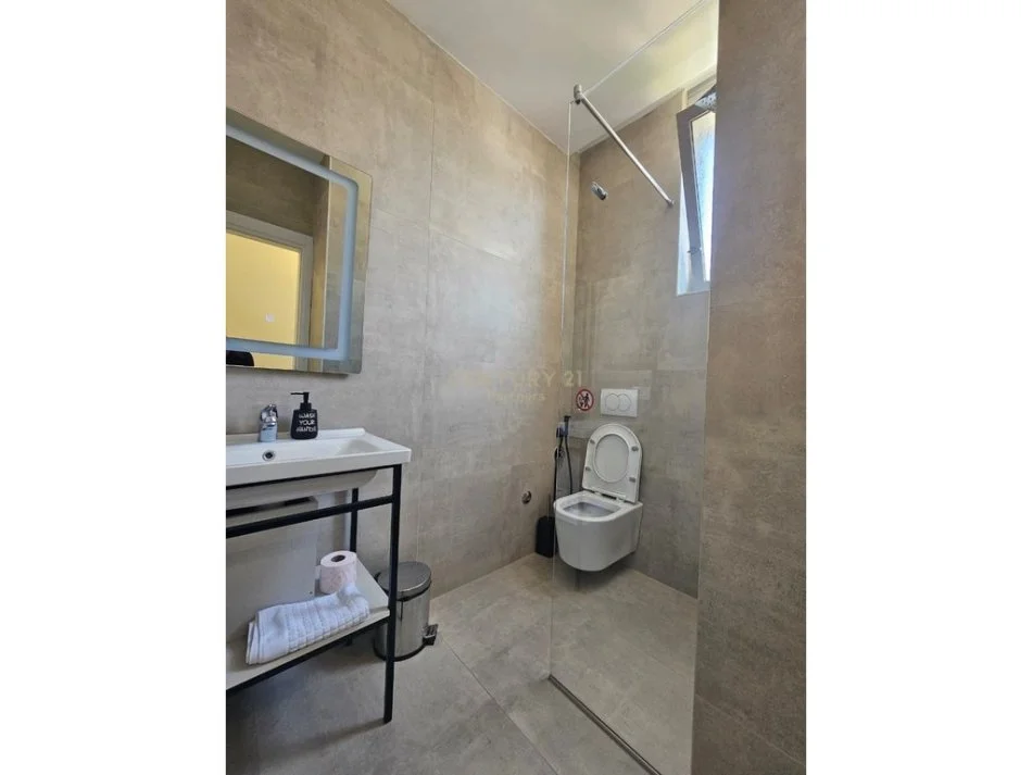 Tirane, jepet me qera apartament 2+1 , 102 m² 1.000 € (RRUGA SIRI KODRA)