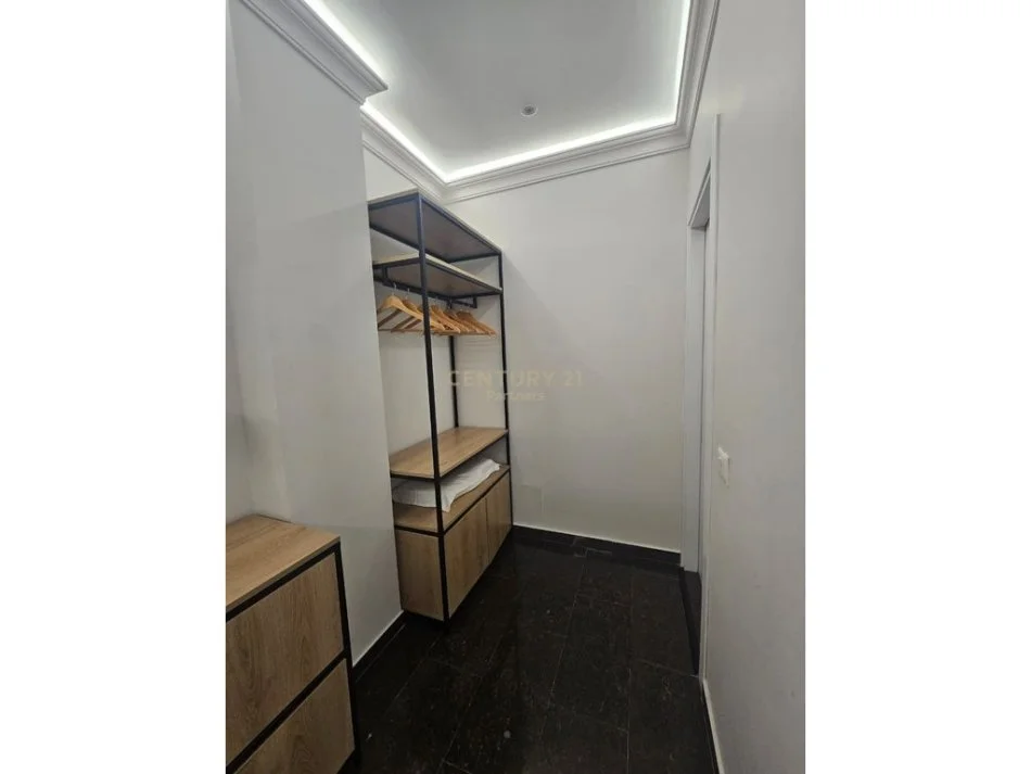 Tirane, jepet me qera apartament 2+1 , 102 m² 1.000 € (RRUGA SIRI KODRA)