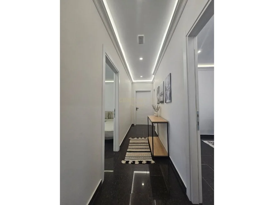 Tirane, jepet me qera apartament 2+1 , 102 m² 1.000 € (RRUGA SIRI KODRA)