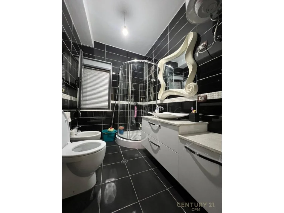 Tirane, jepet me qera apartament 2+1 Kati 7, 105 m² 550 € (FRESK)