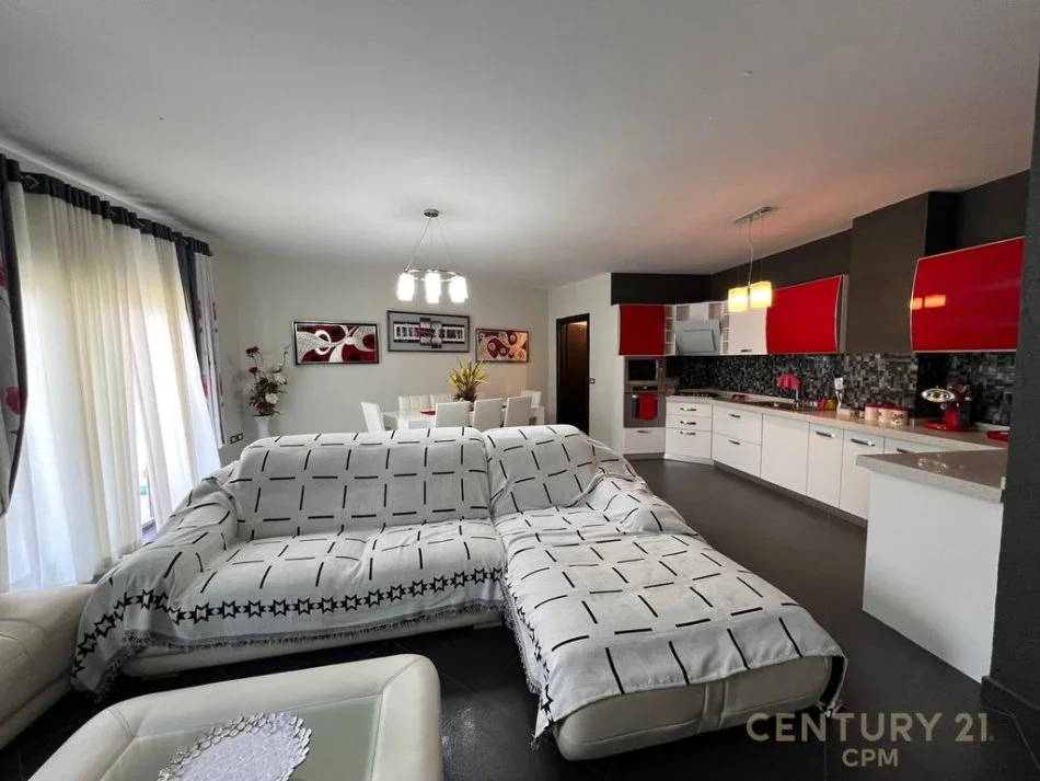 Tirane, jepet me qera apartament 2+1 Kati 7, 105 m² 550 € (FRESK)