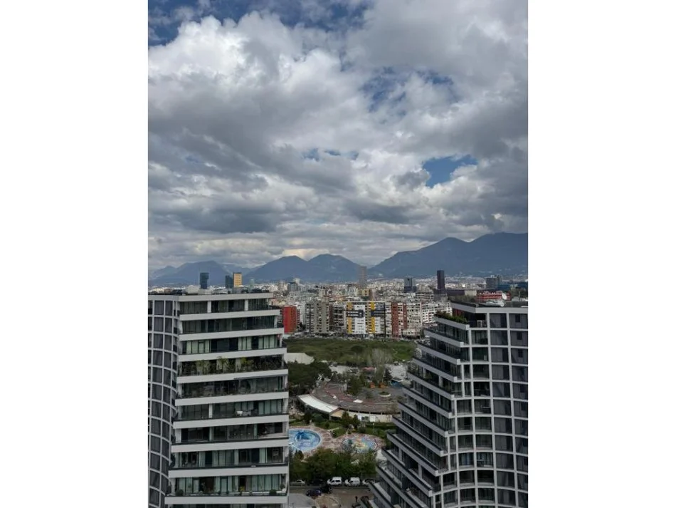 Tirane, jepet me qera ambjent biznesi Kati 15, 233 m² 4.000 € 