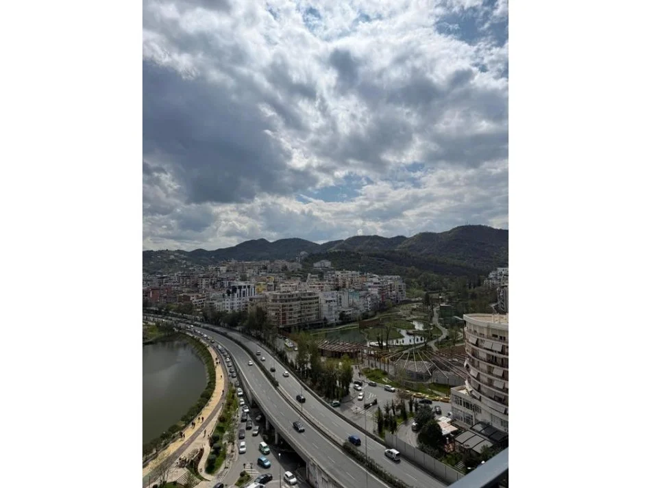 Tirane, jepet me qera ambjent biznesi Kati 15, 233 m² 4.000 € 