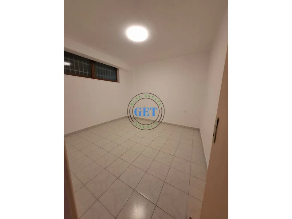 Durres, shitet apartament 2+1 Kati 9, 100 m² 85.000 € (pranë Shkollës “Bajram Curri)