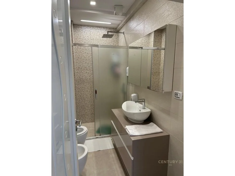 Tirane, jepet me qera apartament 2+1 Kati 2, 80 m² 1.000 € (STADIUMI DINAMO)