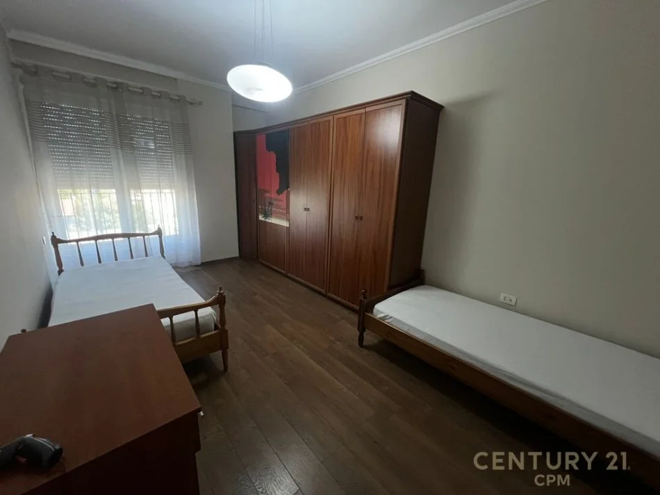Tirane, jepet me qera apartament 2+1 Kati 2, 850 € (KOMUNA E PARISIT)