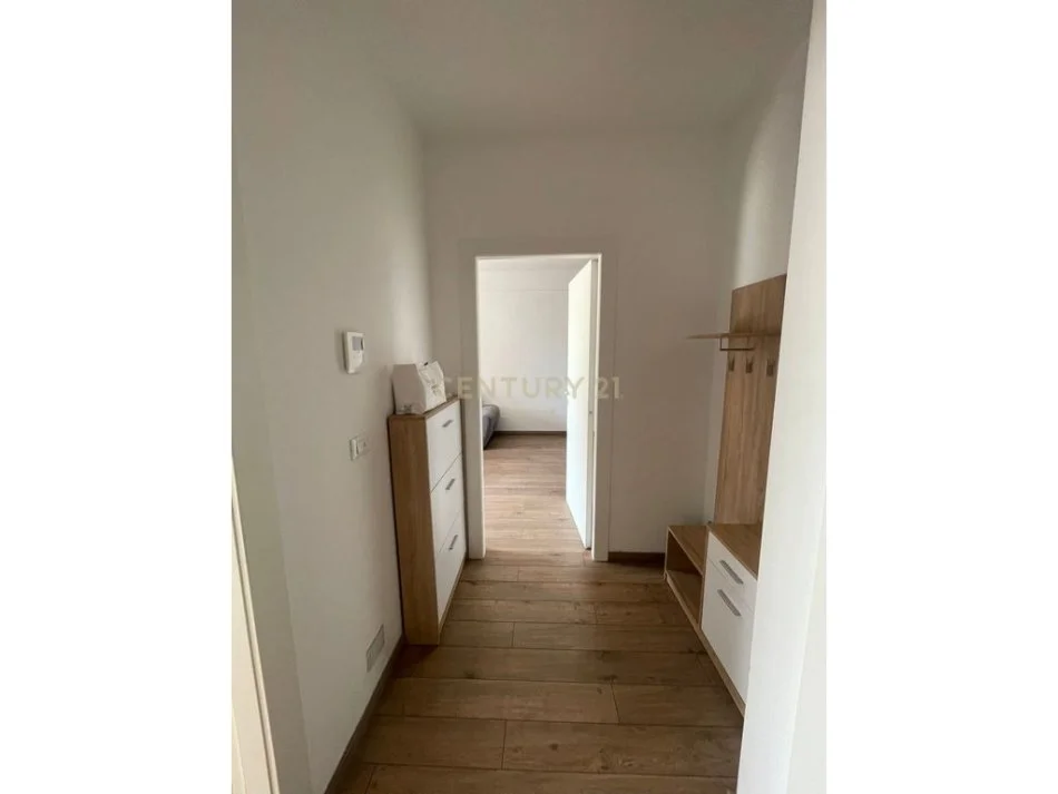 Tirane, jap me qera apartament 1+1 Kati 5, 800 €