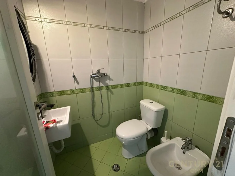 Tirane, jepet me qera apartament 2+1 Kati 5, 93 m² 700 € (Rruga Gjike Kuqali Tirana Albania)