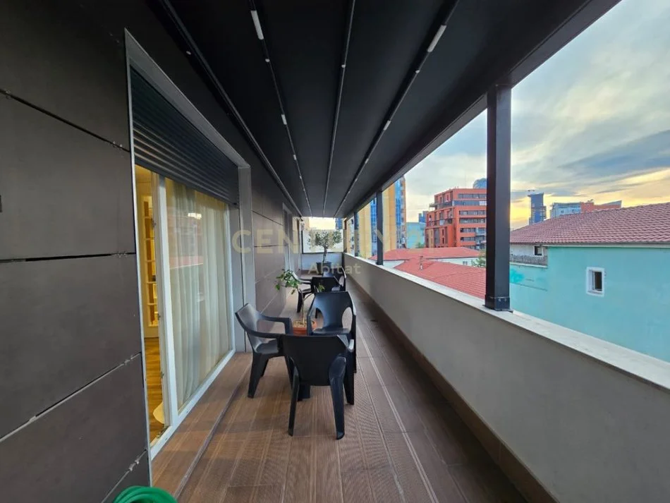 Tirane, jepet me qera apartament 2+1 Kati 5, 120 m² 1.500 € (Qender)