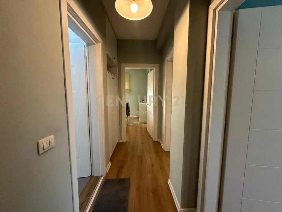 Tirane, jepet me qera apartament 1+1 Kati 3, 90 m² 700 € (prane shkolles Vasil Shanto)