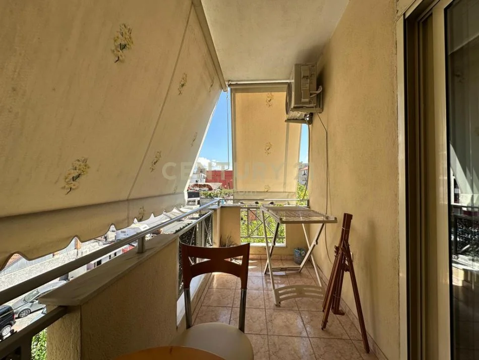 Tirane, jepet me qera apartament 1+1 Kati 3, 90 m² 700 € (prane shkolles Vasil Shanto)